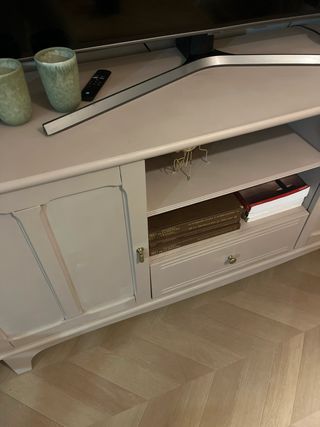 Cómoda TV Beige y Dorada