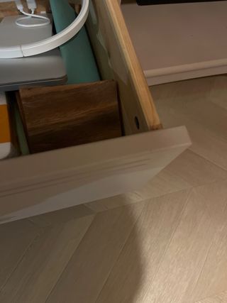 Cómoda TV Beige y Dorada