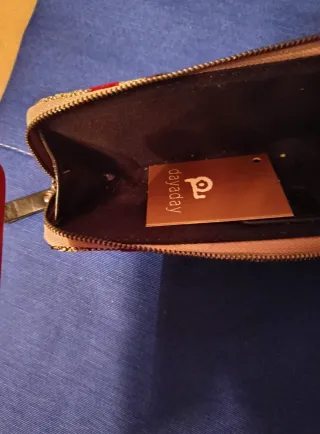 Estuche de cremallera rayas beige, granate y negro