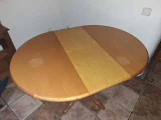 Mesa redonda extensible de madera