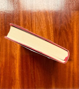 Tres novelas: Estrella distante, Amuleto Nocturno