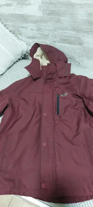 Chaqueta Hollister Granate con Capucha