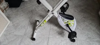 Bicicleta Estática Blanca y Negra