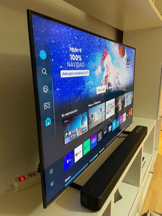 TV Samsung QLED 50” + Barra de Sonido Sony