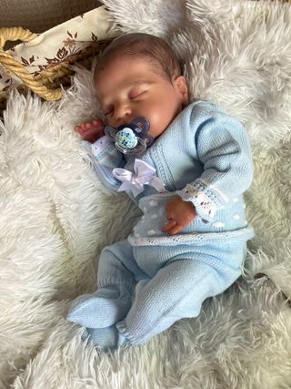 Bebé Reborn realista con chupete