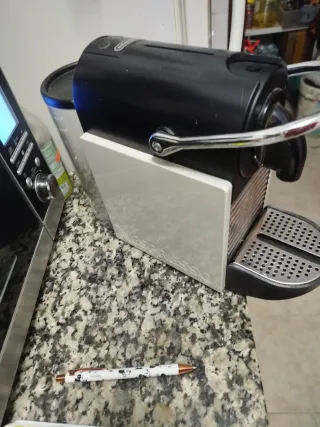 Cafetera Nespresso DeLonghi Pixie