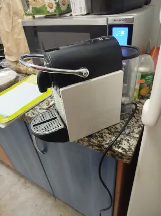 Cafetera Nespresso DeLonghi Pixie