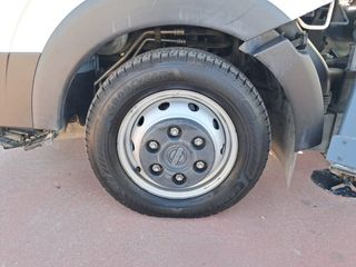 Nissan NT400 35.13/3 Comfort Cabina Abatible Larga chasis