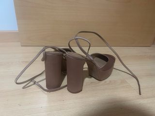 Sandalias plataforma tacón beige