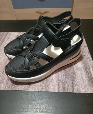Sandalias negras de mujer