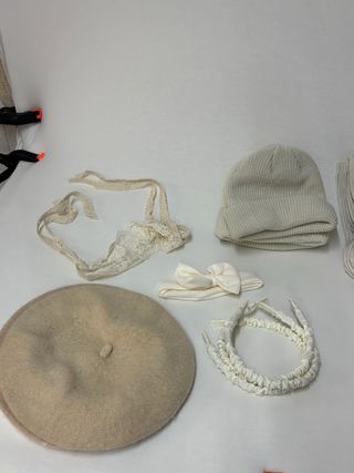 Ropa Navidad en blanco y beige.