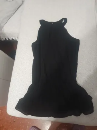 Vestido negro con pedrería