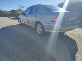 Mercedes-Benz Clase C 2004