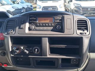 Nissan NT400 35.13/3 Comfort Cabina Abatible Larga chasis