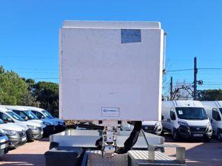 Nissan NT400 35.13/3 Comfort Cabina Abatible Larga chasis