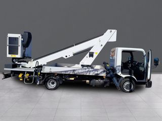 Nissan NT400 35.13/3 Comfort Cabina Abatible Larga chasis