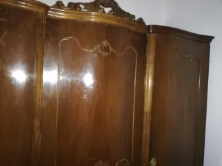 Armario antiguo de madera