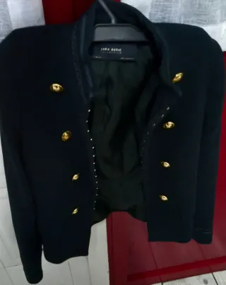 Chaqueta Zara Negra Botones Dorados