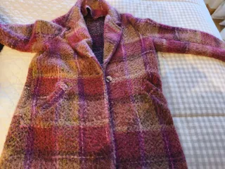 Abrigo cuadros marrón y rosa