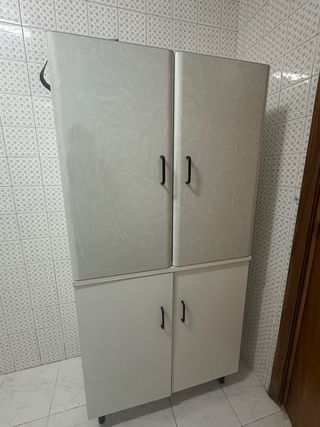 Armario de cocina blanco y gris