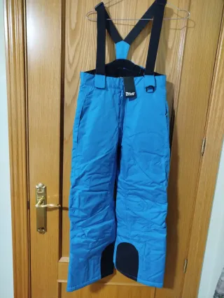 Conjunto Ropa Esquiar niño. Talla 8/10