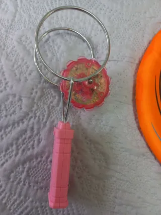 Juguetes: Frisbee y peonza luminosa