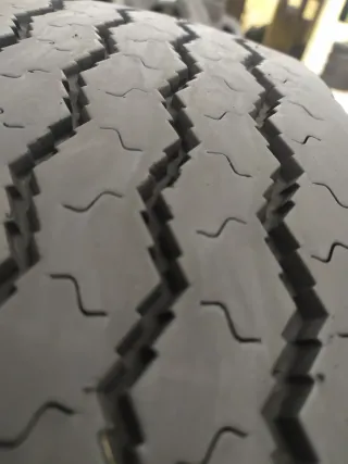 Neumáticos 10 R17.5