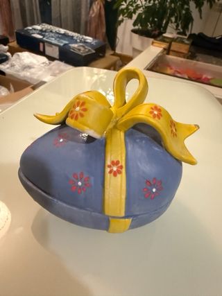 Huevo de cerámica decorado
