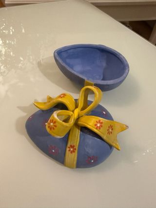 Huevo de cerámica decorado