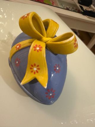 Huevo de cerámica decorado