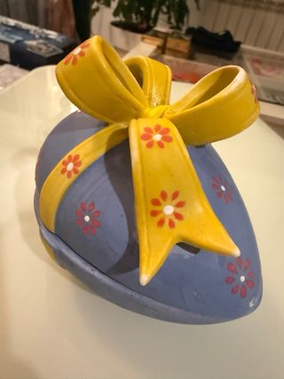 Huevo de cerámica decorado