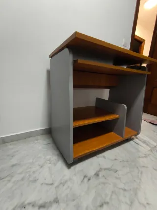 Mesa escritorio madera y gris