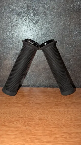 Puños ODI grip para bicicleta de montaña MTB