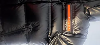 CHAQUETA PRADA CAMBIO POR IPHONE 16/17 O VENDO