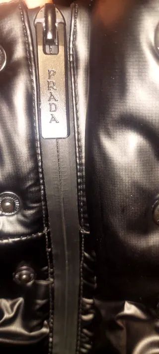 CHAQUETA PRADA CAMBIO POR IPHONE 16/17 O VENDO