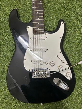 Guitarra Eléctrica Stratocaster Negra