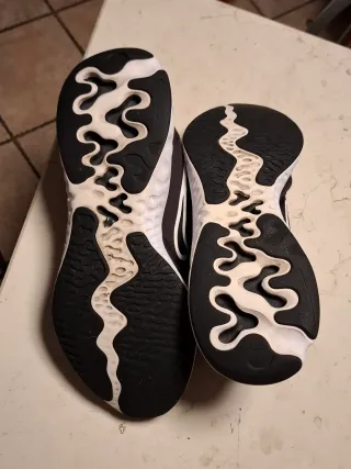 Scarpe Nike Runner Nere Logo Bianco Taglia 49.5