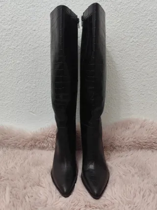 Botas altas de cuero negro de diseñador