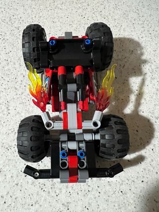 Auto Lego con fiamme e ricarica