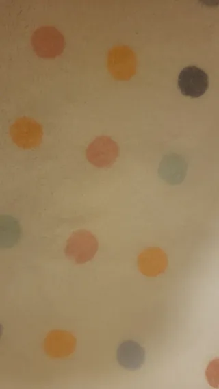 Alfombra infantil redonda lunares 80x80