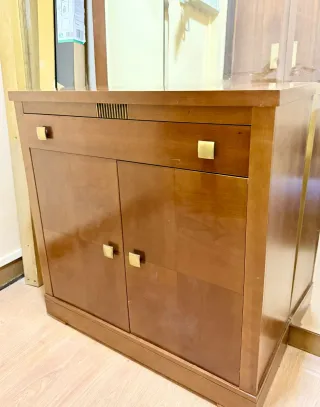 Mueble de entrada madera clásico con espejo
