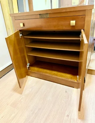 Mueble de entrada madera clásico con espejo