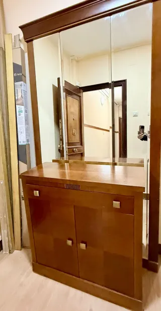 Mueble de entrada madera clásico con espejo