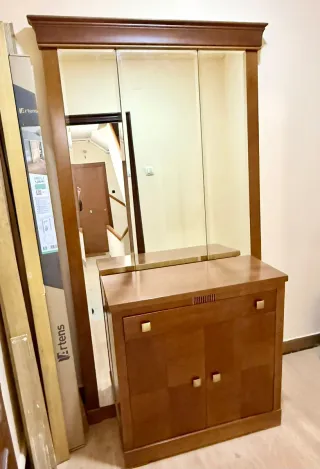 Mueble de entrada madera clásico con espejo