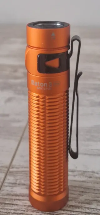 Linterna Olight Baton 3 Pro Naranja