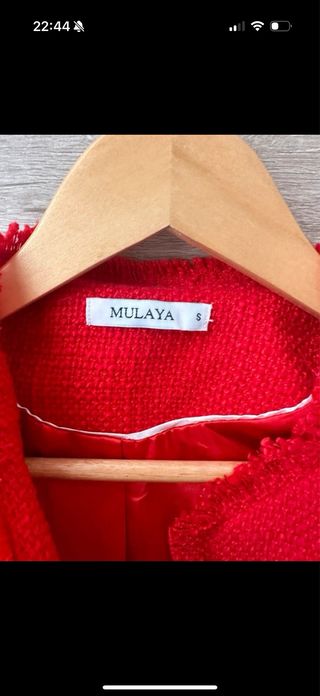 Chaqueta roja con volantes