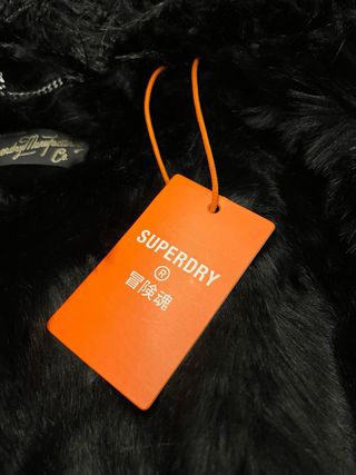 Cappotto Superdry nero con pelliccia
