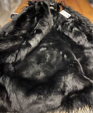 Cappotto Superdry nero con pelliccia