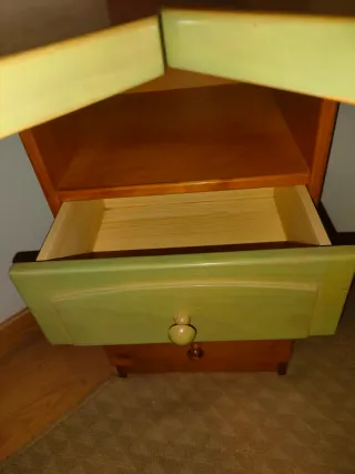 Escritorio esquinero con cajonera