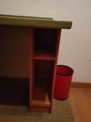 Escritorio esquinero con cajonera